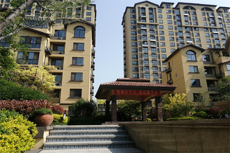 水产公司家属院4室2厅2卫185㎡30万急售